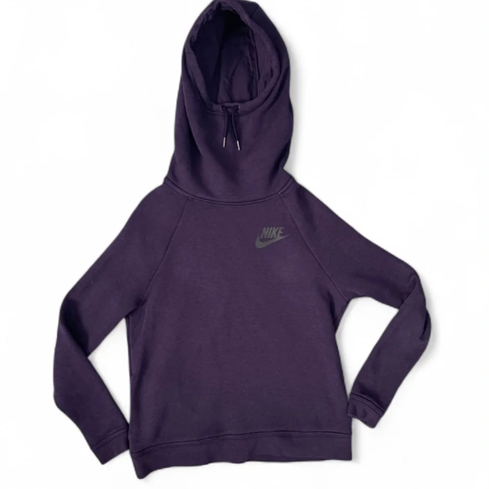 Nike I S and L